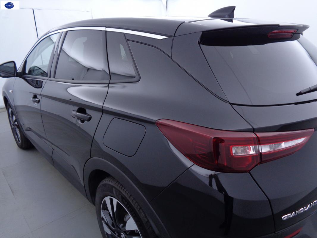 Opel Grandland X - 1.6 HYBRID TURBO 300 AT8 ULTIMATE